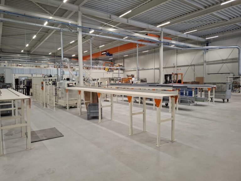 Vier automatische afkortzaagmachines ontwikkeld en gebouwd voor Prince Fibre-afbeelding